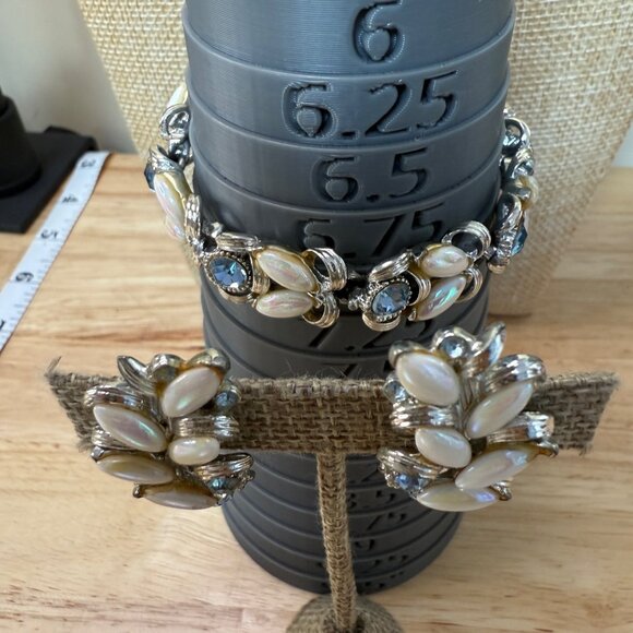 Vintage BSK Bracelet & Clip-On Earrings Set With Faux Pearls & Rhinestones - Picture 3 of 15